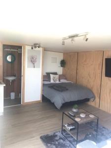 Photo #6 of Studio with water views in Ōmokoroa, New Zealand