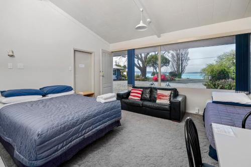 Photo #2 of Jack & Di's Lakefront Motel in Rotorua, New Zealand