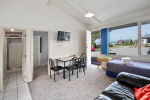 Photo #5 of Jack & Di's Lakefront Motel in Rotorua, New Zealand
