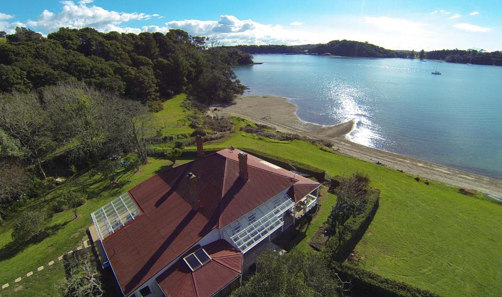 Photo of Oakura Bay Villa - Stay Waiheke in Waiheke Island, New Zealand