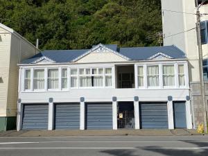 Photo #6 of Beach house in Oriental Parade in Wellington, New Zealand