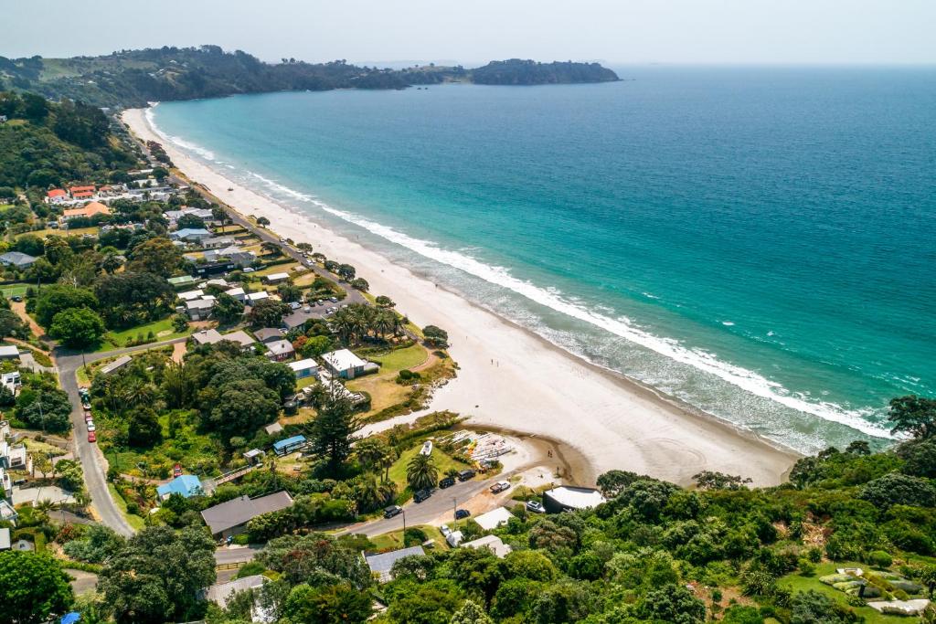 Photo #1 of Sunshine Cottage by the Sea - Stay Waiheke in Waiheke Island, New Zealand