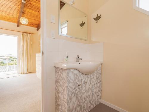 Photo #3 of Hinemoa Heights - Tairua Beach Holiday Home in Tairua, New Zealand