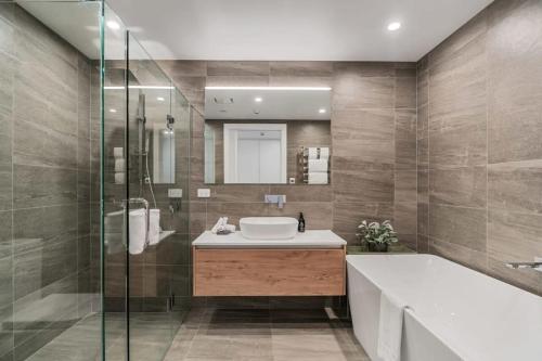 Photo #3 of Lakeview Luxury Vista in Wānaka, New Zealand