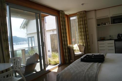 Photo #2 of Oriental Bay At Its Best in Wellington, New Zealand