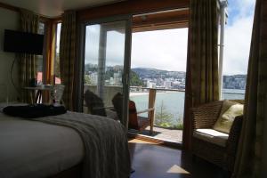 Photo #5 of Oriental Bay At Its Best in Wellington, New Zealand