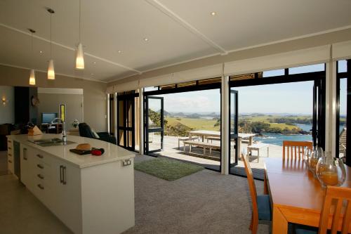Photo #3 of Cliff House in Taiharuru, New Zealand