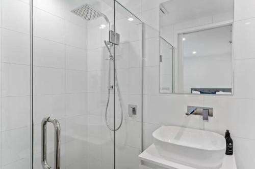 Photo #3 of Lakeview Luxury Villa in Wānaka, New Zealand