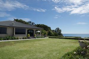 Photo #6 of The Bungalow Sleeps 19 in Pitone, New Zealand