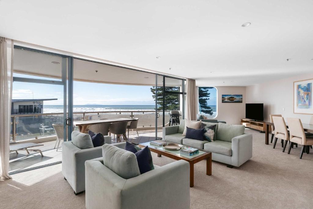 Photo #1 of Stylish Mt Pad Epic Views Walk to Beach & Eats in Mount Maunganui, New Zealand