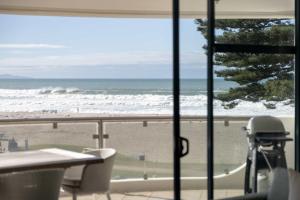 Photo #6 of Stylish Mt Pad Epic Views Walk to Beach & Eats in Mount Maunganui, New Zealand