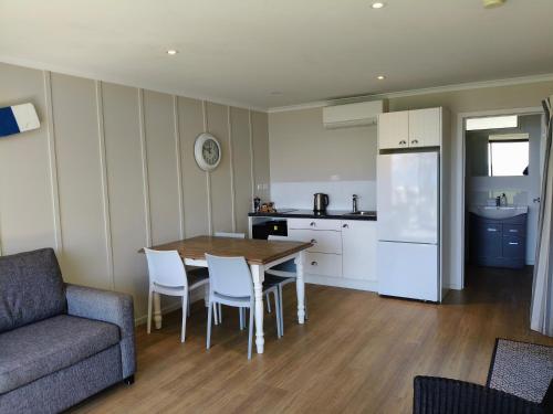 Photo #2 of Braxmere Lodge in Tokaanu, New Zealand