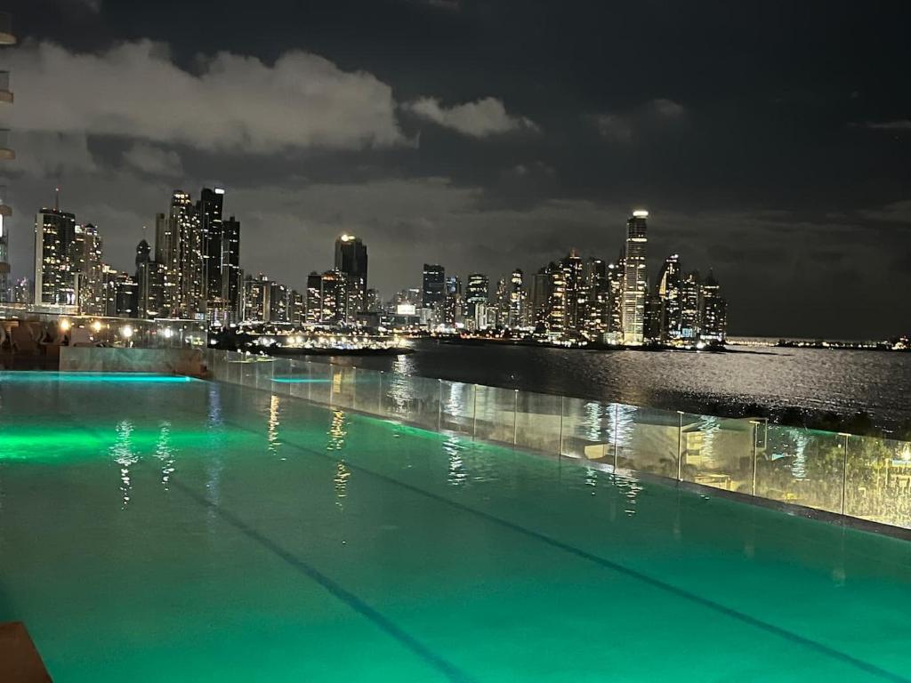 Photo of Skyline Seaview Suite Infinity Pool Rooftop in Panamá, Panama