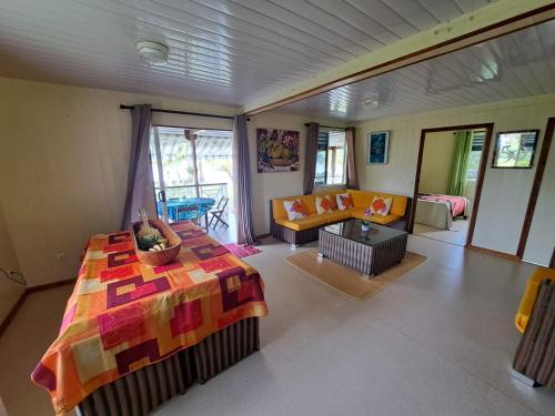 Photo #2 of Fare Mama Rota - au bord de l'océan in Taputapuapea, French Polynesia