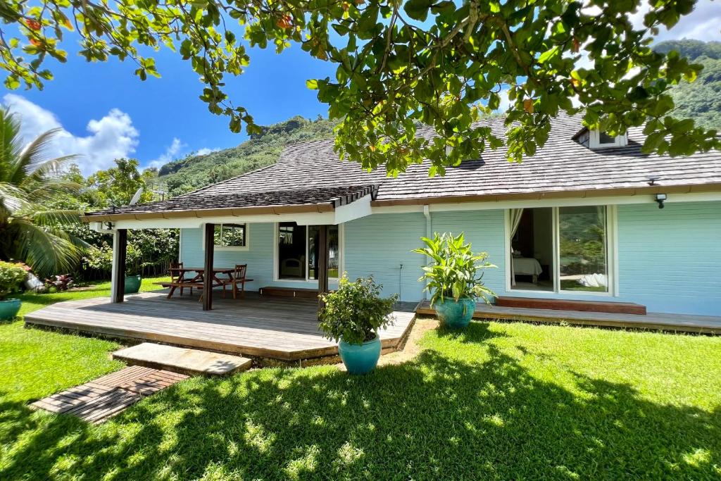 Photo of Villa Ohana - Polynesian Villa w Private Beach in Bay Lake, French Polynesia