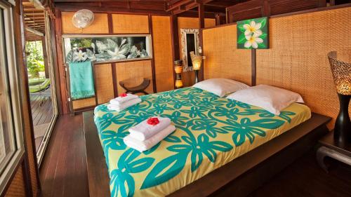 Photo #2 of Robinson's Cove Villas - Deluxe Wallis Villa in Moorea Maiao, French Polynesia