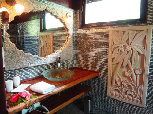 Photo #3 of Robinson's Cove Villas - Deluxe Wallis Villa in Moorea Maiao, French Polynesia