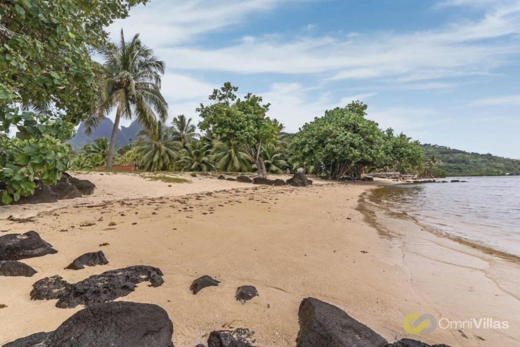Photo of Seaside Paradise Retreat - 3BR House in Moorea in Haapiti, French Polynesia
