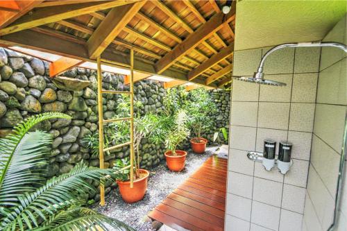 Photo #3 of Tamanu House Hitiaa - Tahiti, Lodge en bord de mer, Plage privée, Wifi, géré par FareBnB Gestion in Puna auia, French Polynesia