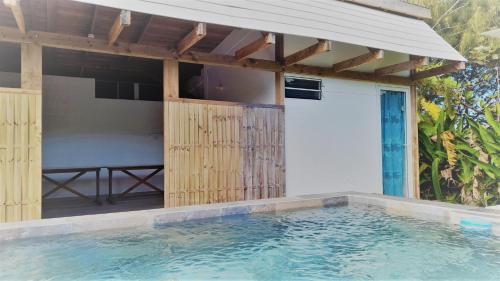 Photo #3 of Mara'ai le spot Tubuai Chambre triple Taahueia Deluxe SDB privée avec piscine in Tubuai, French Polynesia