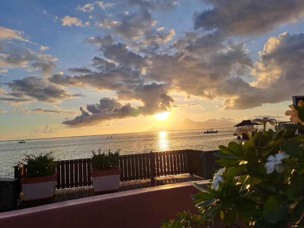 Photo of Chambres d'hôtes - Côté mer - Tahiti Sunset Home in Punaauia, French Polynesia