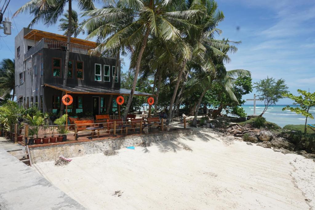Photo of L Cafe Restobar & Lyn's Guest House in San Juan, Philippines