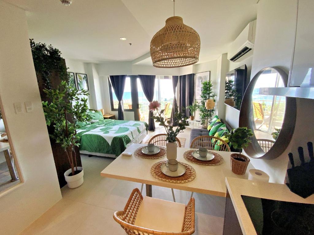 Photo of Dominiks nature and silent Jungle Studio Epic Ocean View Tambuli Mactan Pool Beach High Floor in Lapu lapu City, Philippines
