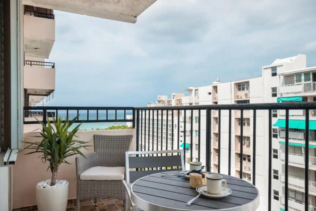 Photo #1 of Apartamento con vistas al mar Isla Verde Puerto Rico in Carolina, Puerto Rico