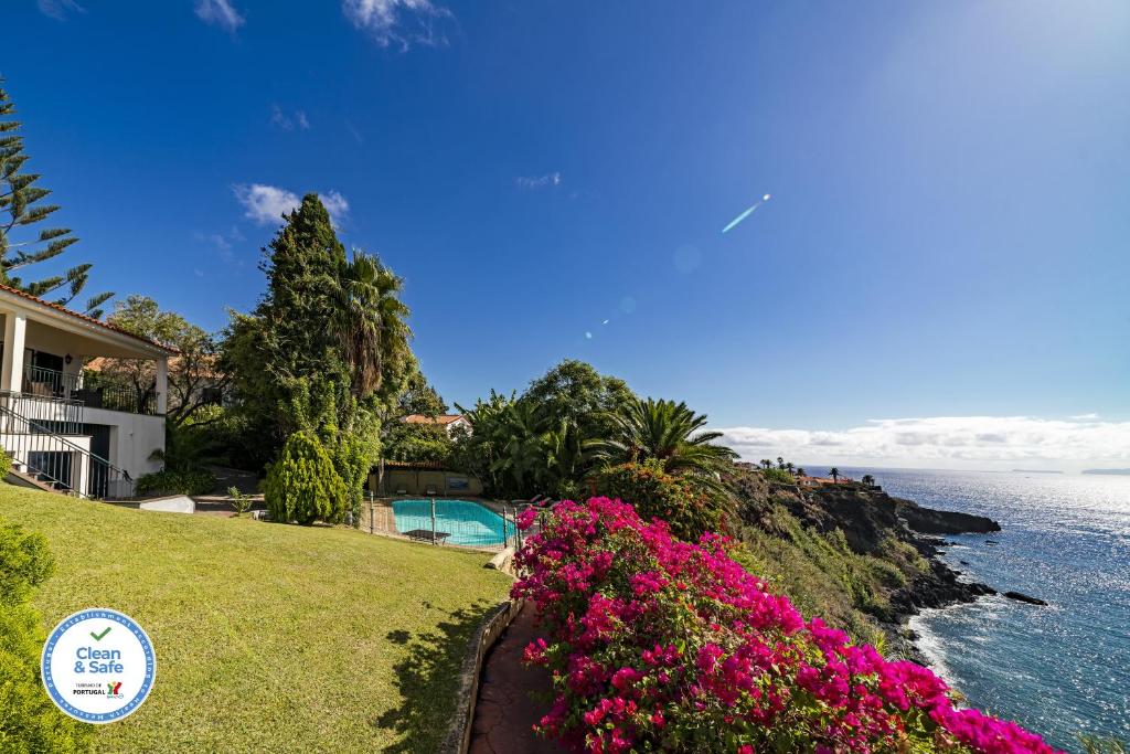 Photo of Villa Albatroz in Caniço, Portugal