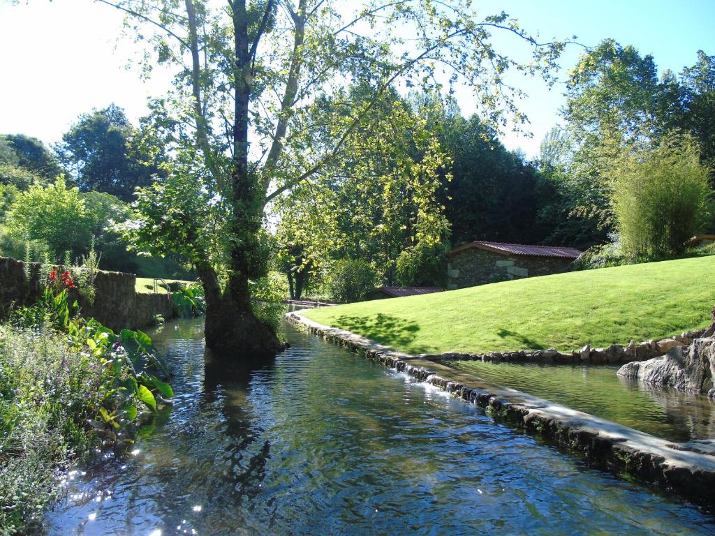 Photo of Quinta da Chouza Agroturismo e Enoturismo in Molares, Portugal