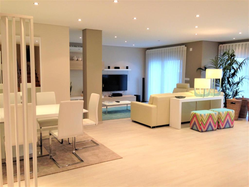 Photo of Holiday Calm Villa - Beach & Pool in Peniche, Portugal