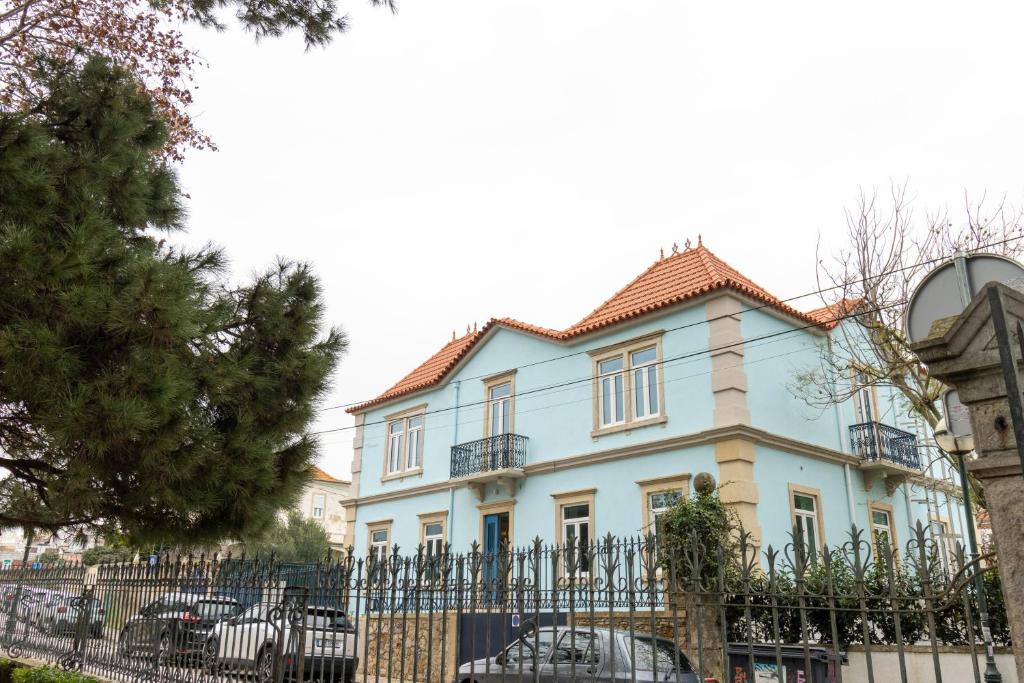 Photo of Surf & Sea Suites in Parede, Portugal