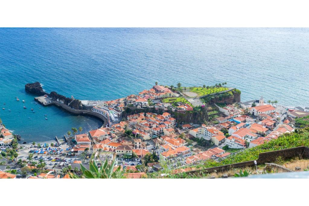 Photo of Village Lobos Flat in Câmara de Lobos, Portugal