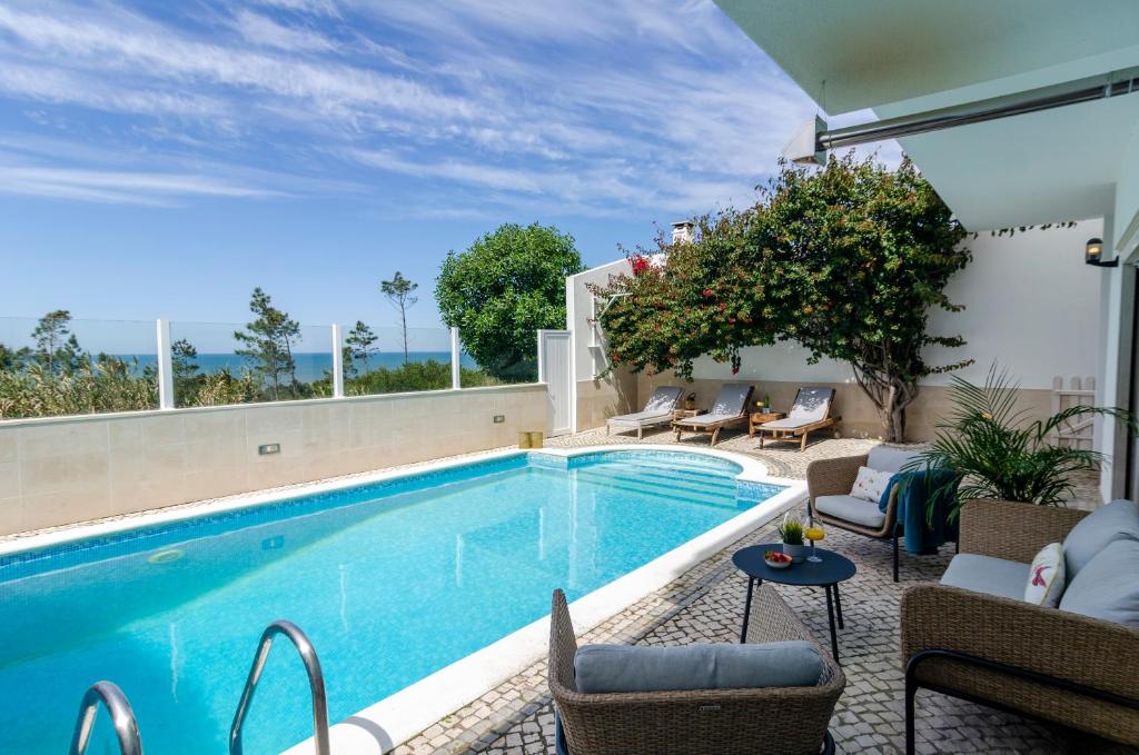 Photo #1 of Trueby's Tapada - Amazing Villa with Pool & Ocean View By Silver Prop in Nazaré, Portugal