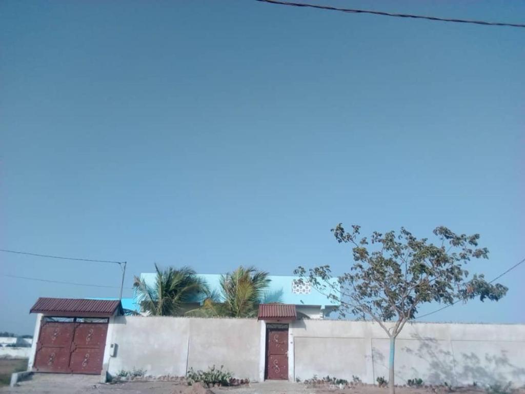 Photo #1 of AkunaMatata in Mar Lodj, Senegal