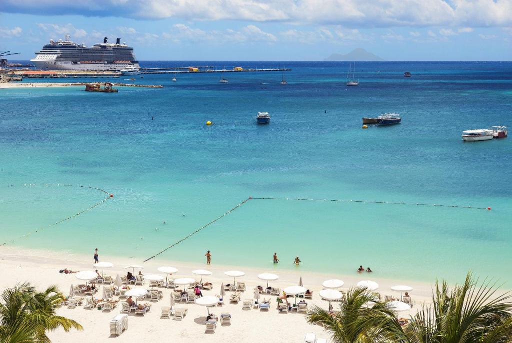 Photo of Holland House Beach Hotel in Philipsburg, Sint Maarten