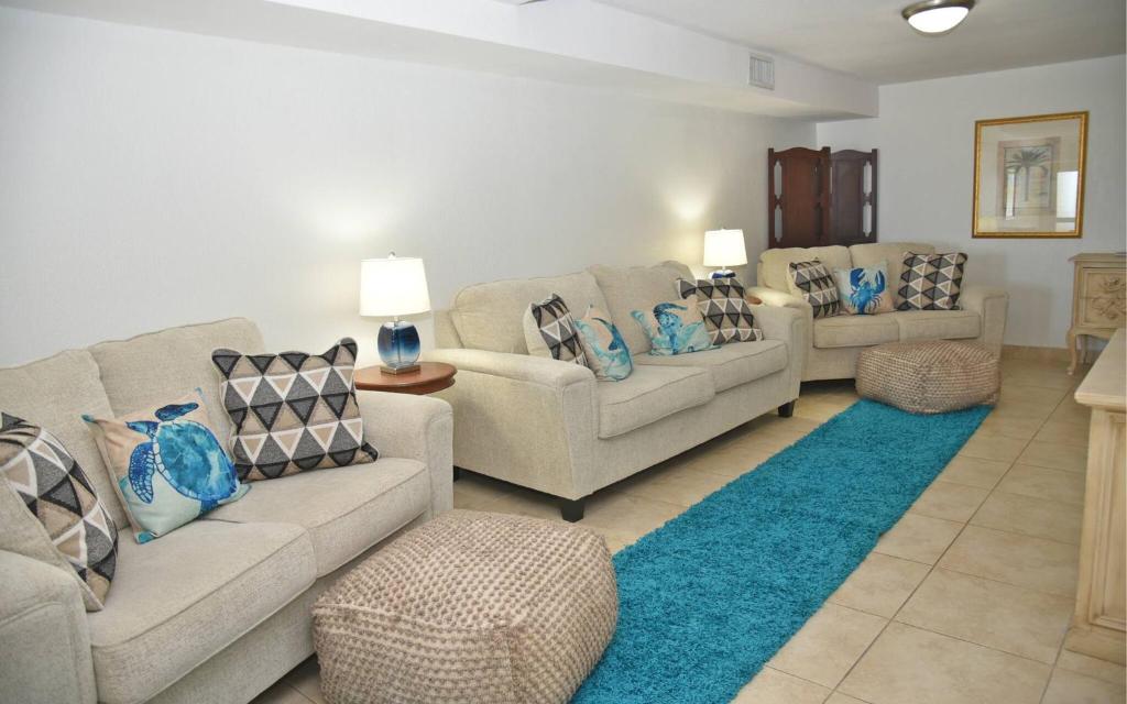 Photo of Oceanfront Bliss: 3-Bedroom, Pools & Peloton bike! in Cupecoy, Sint Maarten
