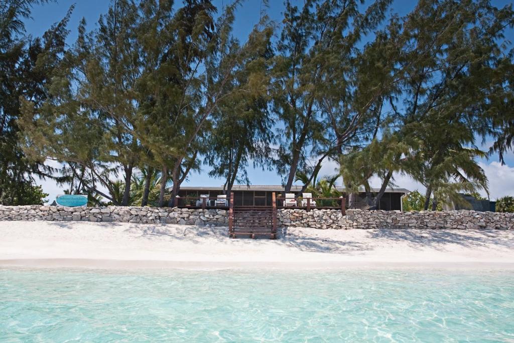Photo of Hollywood Beach Suites Turks and Caicos in Whitby, Turks and Caicos Islands