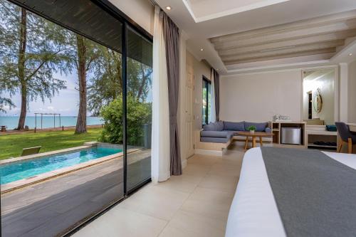 Photo #3 of Khaolak Emerald Beach Resort and Spa in Tambon Lam Kaen, Thailand
