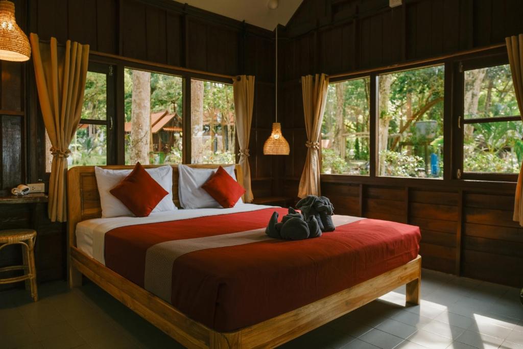 Photo of JOY Bungalow Resort and Restaurant in Ko Jum, Thailand