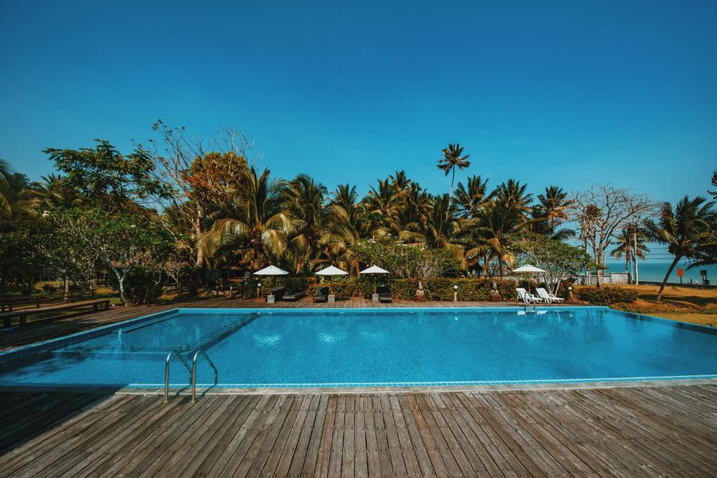 Photo of Nana Beach Hotel & Resort in Tambon Saphli, Thailand
