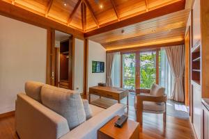 Photo #6 of The Surin Phuket in Tambon Choeng Thale, Thailand