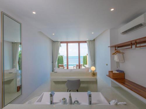 Photo #3 of White Whale Beachfront Pool Villa in Mae Nam, Thailand