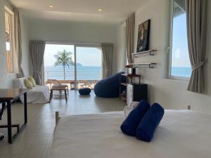Photo #4 of Baan Jai Dee Beach Front Hotel in Ko Pha ngan, Thailand