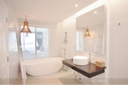 Photo #3 of Combo Beach Hotel Samui in Tambon Bo Put, Thailand