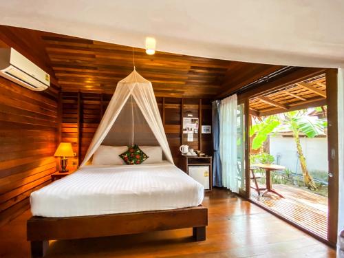 Photo #2 of Lipe Beach Resort in Ko Lipe, Thailand