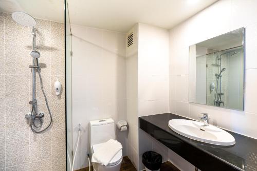 Photo #3 of Royal Phala Cliff Beach Resort in Tambon Phla, Thailand