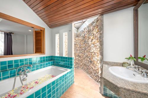 Photo #3 of The Fair House Beach Resort & Hotel in Bo Put, Thailand