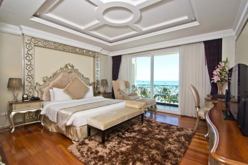 Photo #2 of LK The Empress in Pattaya, Thailand
