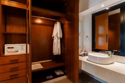 Photo #3 of Baan Khaolak Beach Resort in Tambon Khuekkhak, Thailand